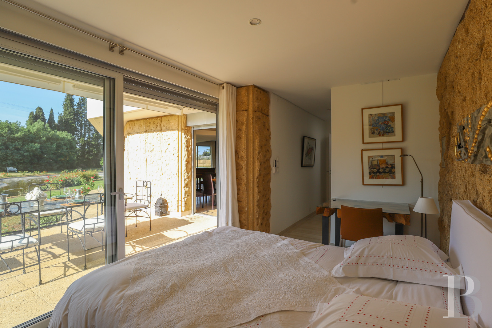 A villa designed and built by a Modernist architect in the heart of an arboreal estate close to Nîmes - photo  n°20